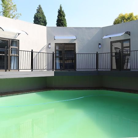 Zen Bnb Sandton Esterno foto