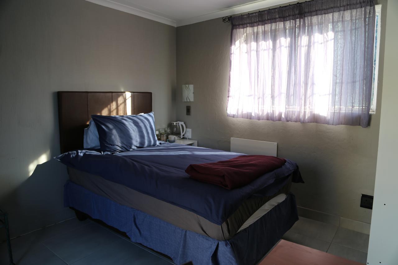 Zen Bnb Sandton Esterno foto